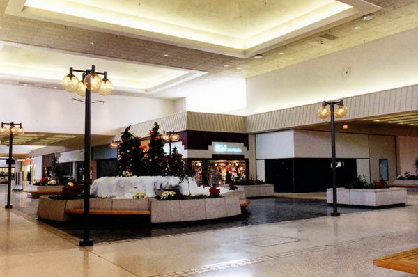 North Kent Mall - Old Photo From Gr Retro (newer photo)
